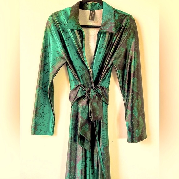 NWOT Gorgeous jewel tone old Hollywood style robe - Picture 3 of 6
